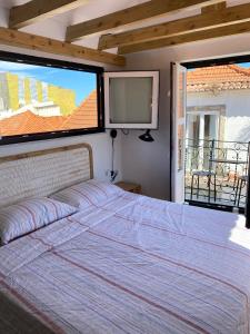 Lisbon Duplex Alfama, River Views & Hydromassage