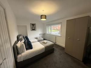 Cromwell-2 Bed Great for Contractors with Drive WiFi