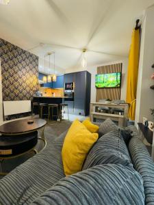 Two Bedroom Apartment-Central Edinburgh-Old Town-licensed