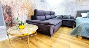 LUXURY BLUE CASCADE studio DOWNTOWN balcony