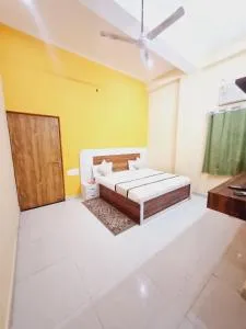 Hotel Best Home Stay Near Taj mahal - Best Family Hotel - In house parking- Ideal for Families - 5g Wifi - Nagla Dhīmar