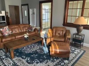 University Ave spacious boutique duplex - 锡达拉皮兹