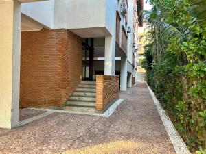Apt com piscina na praia da enseada Guaruja