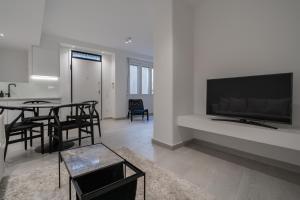 Mavili Square Hideaway