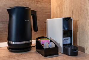 Cozy Elegant Stay with Mountain Views & Parking