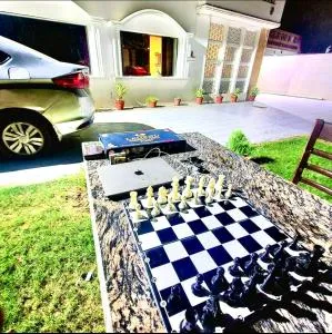 Hotel Whitehouse AC Family ROOM - Agra