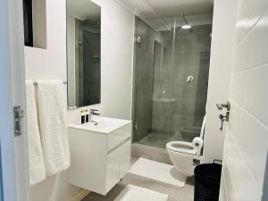 Luxe Newlands Peak apartment 504