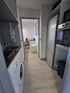 Cozy 1 Br with a seaview, AC, Pool and Parking