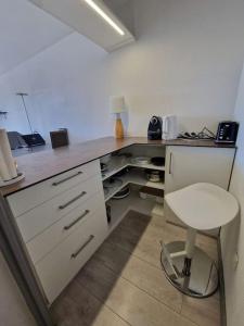 Cozy 1 Br with a seaview, AC, Pool and Parking