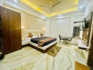 Hotel Star Fortune - Affordable Family Rooms - Tājganj