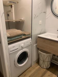 Petit cocon dans le 8 ème