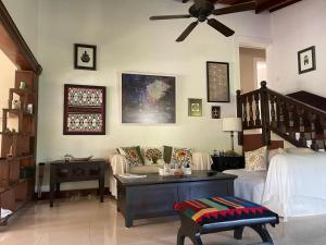 Villa Los Cerros, hermosa villa familiar, colina en el bosque y la playa