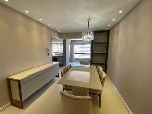 Apartamento 3 Suítes, 2 Vagas na Meia Praia