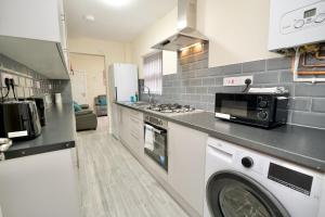 Monks Villa Fully Furnished Home Coventry
