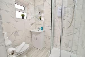 Monks Villa Fully Furnished Home Coventry