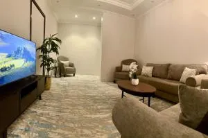 شقق فاخرة خلف فندق مدينة السحاب - Bū Khayr