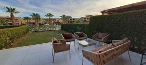 Mountain View Sokhna 1, steps to HEATED POOL" 4Rooms, Direct to Pool, 300 M to Beach & Dayra Camp, Families ONLY