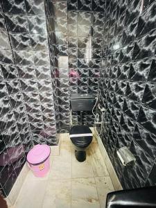 Hotel Zeal Home Stay - In house parking - 5g Wifi- Near Taj mahal