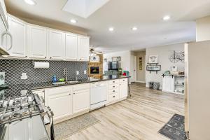 1 Mi to NAU High-Country Home with Gorgeous Views!