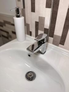 Cosy studio with kitchenette and private bathroom - 15mins to Central London!