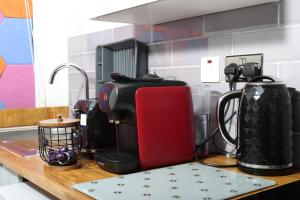 Cosy studio with kitchenette and private bathroom - 15mins to Central London!