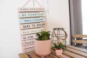 Cosy studio with kitchenette and private bathroom - 15mins to Central London!