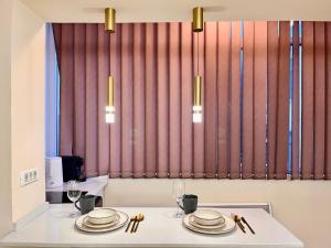 Nomad InstaStudio Near Bucharest Old Town