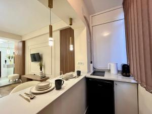 Nomad InstaStudio Near Bucharest Old Town