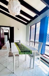 Affordable long Term Stay Queen Size Bedroom Near City University Fremantle