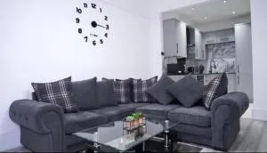 Newly refurbished 2 bed ! - Govan