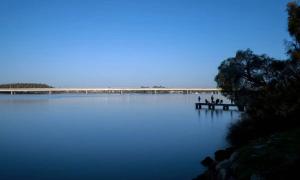 Affordable long Term Stay Queen Size Bedroom Near City University Fremantle