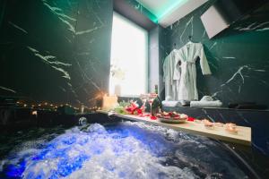 Appartements Popart Insolite Jacuzzi,Sauna & SPA Parking free : photos des chambres
