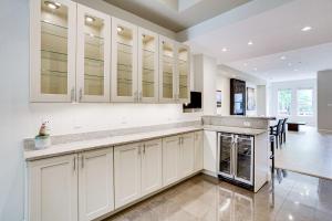 Modern 1 block from Metro subway Minutes to Capital, Museums and National Mall