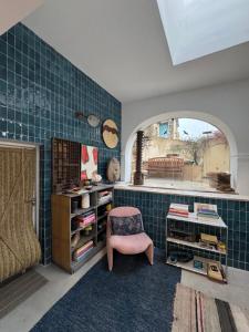 B&B / Chambres d'hotes CaBaNa 52 La chambre Proche Lourmarin : photos des chambres