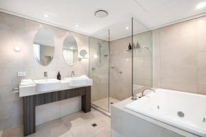 Hastings Park: Modern, Ocean View Retreat