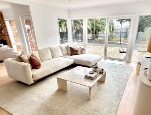Coastal Family Haven with Pool - Mornington Peninsula