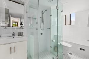 Bright & Spacious Surry Hills Apartment