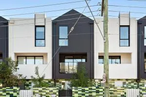 3 Bedroom Modern Central Clayton Living - Dingley