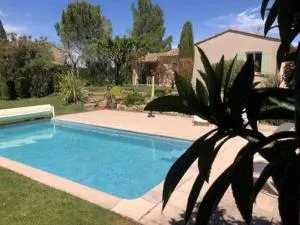 Holiday home with private pool - Crestet