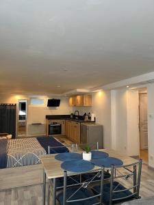 Appartements Tres bel appartement type loft de 40 m2 dans maison avec parking privatif : photos des chambres