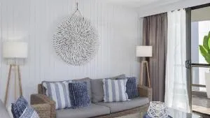 21st Century 7 - Point Plomer 