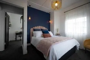 La Banque, Art Deco Elegance - Alanvale