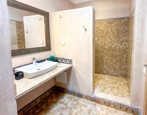 Art Villa Golf & Heated Pool