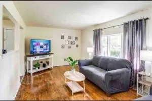 Suburb comfy home near RIT and airport - 亨里埃塔