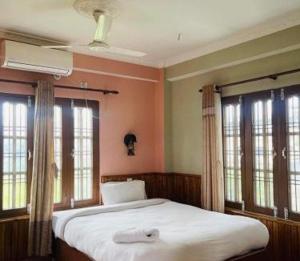Sauraha Alley Inn Lumanti