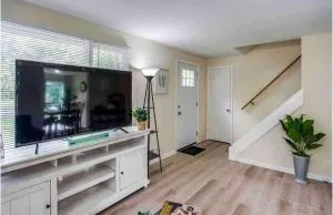 Cozy Home Steps to RIT by UofR Airport DWTN with AC - 亨里埃塔