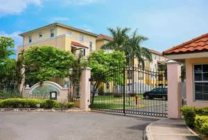 Apartment at Winchester - Half Way Tree