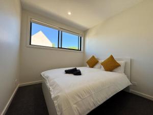 Warm 3beds Home with Yard and parking at Chinatown, CBD
