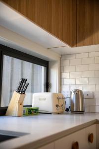 Warm 3beds Home with Yard and parking at Chinatown, CBD