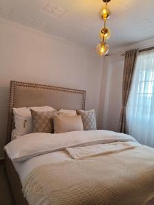 Zoe Homes Oak Villa Apartment 1 and 2 Bedroom 201